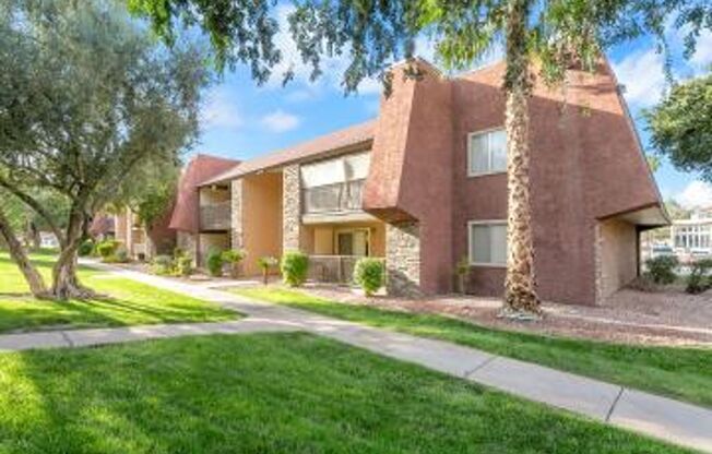 Bella Vita Condominium/Ground Floor/Upgraded/Minutes to the Strip