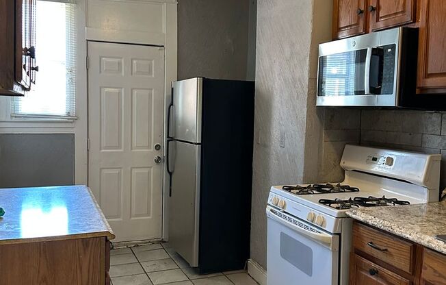 3 beds, 1 bath, $1,325