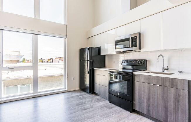 Studio, 1 bath, 439 sqft, $1,725, Unit 711