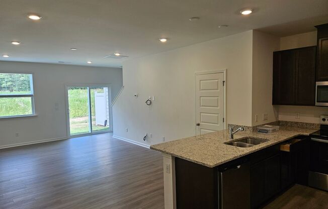 New Construction! Stunning 3Br 2.5Ba in Richland Reserves! Available Now!