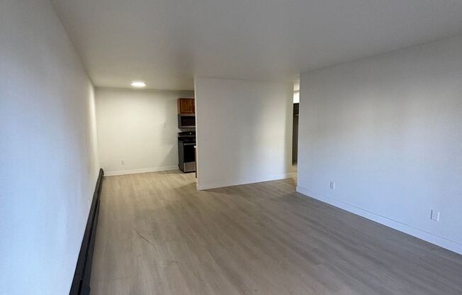 2 beds, 1 bath, 1,050 sqft, $995, Unit 215-307B