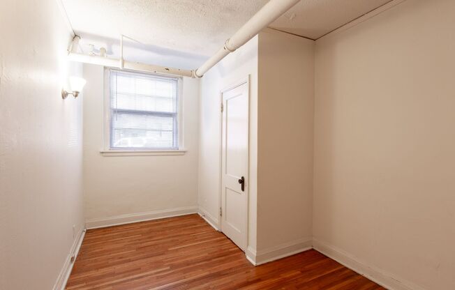 2 beds, 1 bath, 1,400 sqft, $1,299, Unit 20-B1