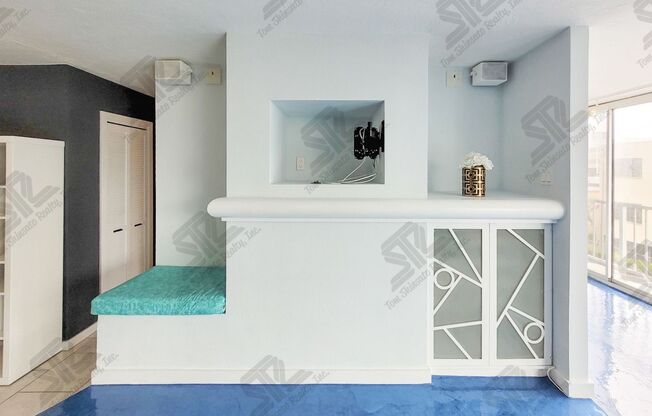 AVAILABLE 11/3/25 1BR / 1Bath / 1Pkg Condo Rental at Hale Luana!