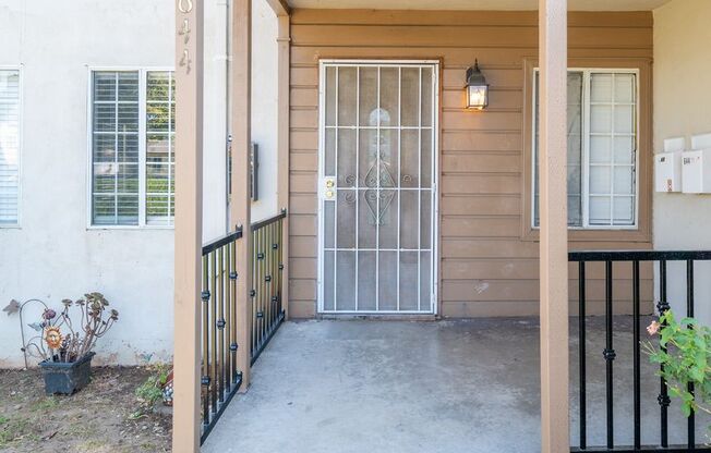 Prime Location Apartment with Remodeled Kitchen & Brand-New Stove