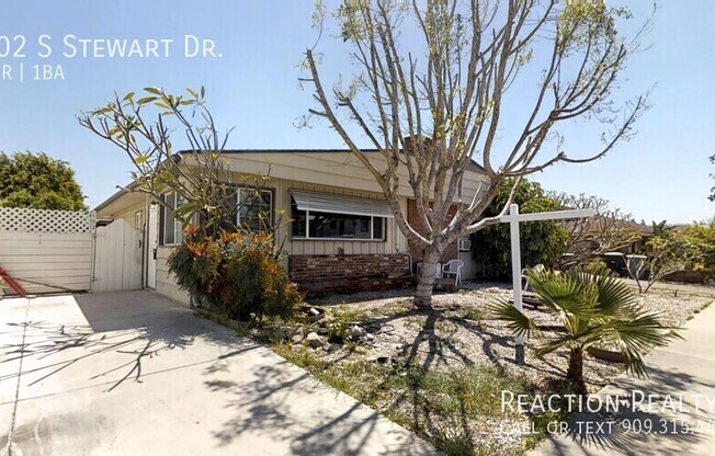 502 S STEWART DR