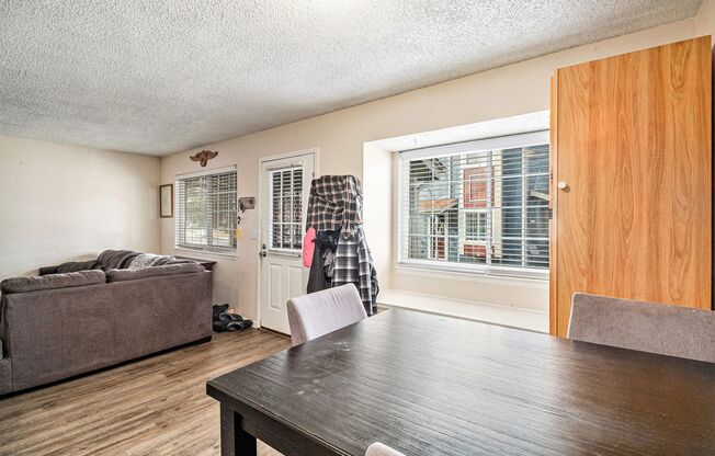 Fantastic Townhome Available in Thornton!