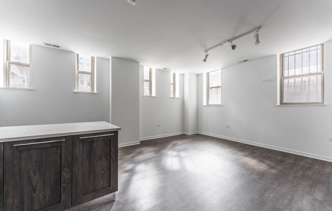 1 bed, 1 bath, $1,795, Unit 102