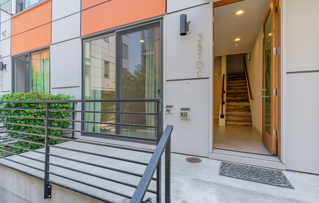 3810 California Ave SW