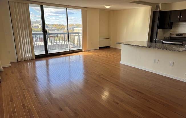 60 Longwood Ave Apt 710