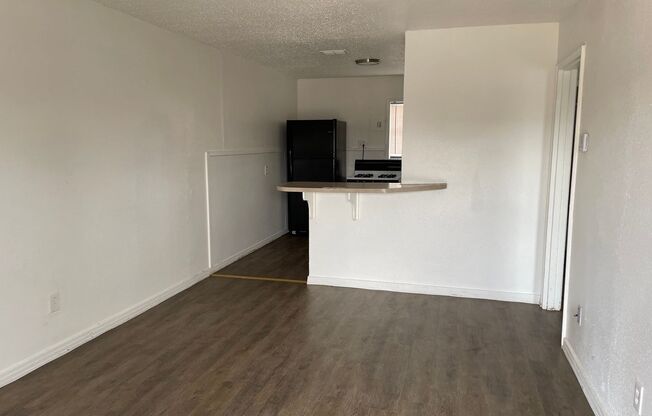 2 beds, 1 bath, 750 sqft, $595, Unit A