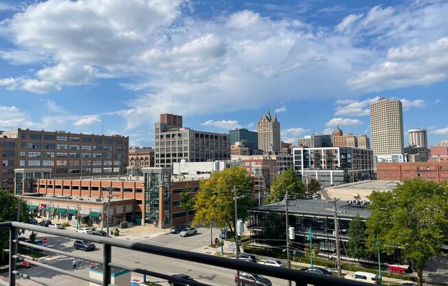 1 bed, 1 bath, 1,090 sqft, $2,095, Unit 324