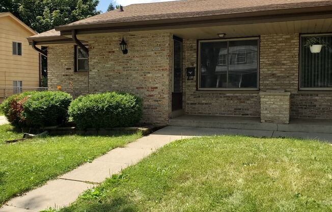 Spacious 3 Bedrooms 2 Baths Townhome Available