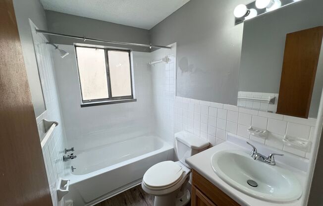 2 beds, 1 bath, 850 sqft, $940, Unit 42
