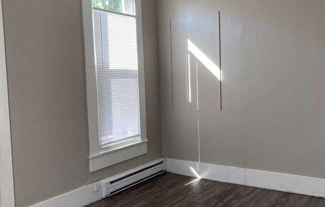 1 bed, 1 bath, $665, Unit 227 E Short St