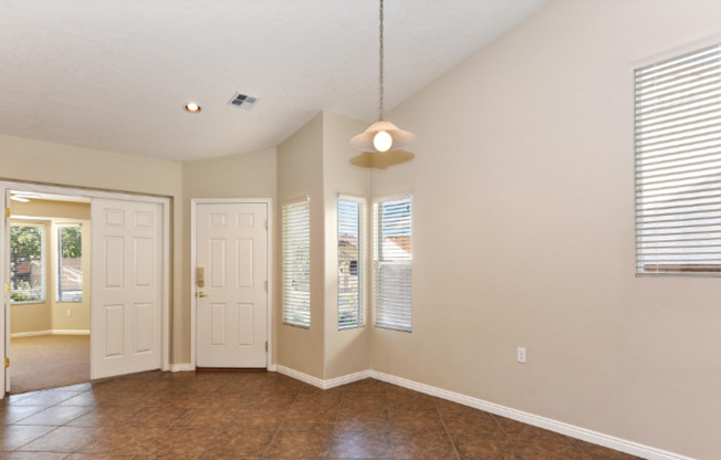 2 beds, 2 baths, $1,600