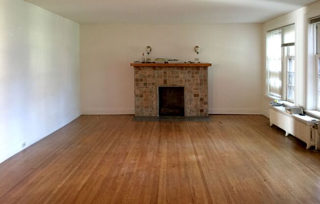 3 beds, 1 bath, 1,956 sqft, $2,200, Unit 24 - 235