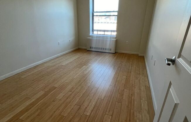 2 beds, 1 bath, $2,750, Unit #5H