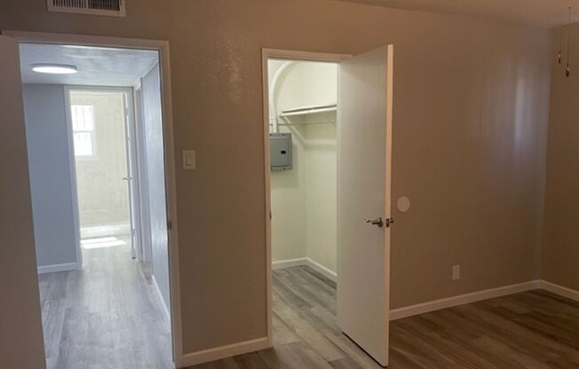 2 beds, 1 bath, 925 sqft, $1,350, Unit 1800 - 4