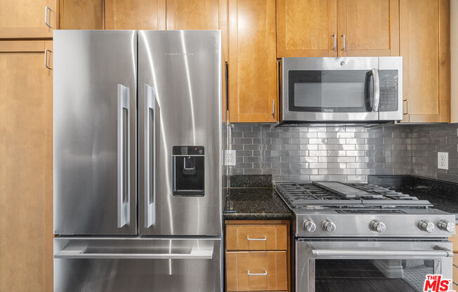 3 beds, 3 baths, 1,350 sqft, $5,800, Unit 301