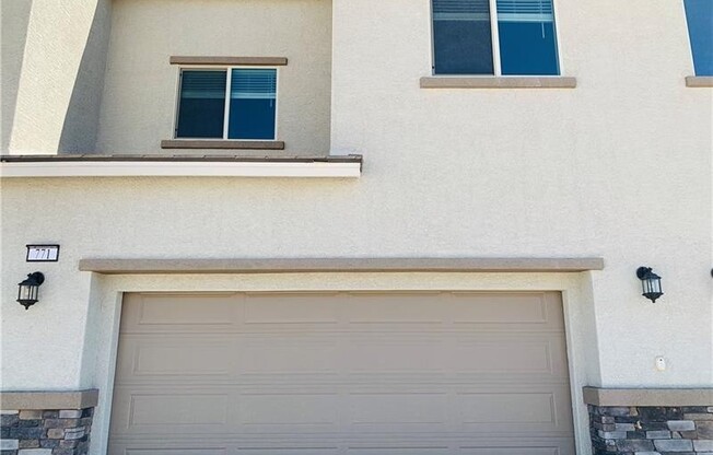 Amazing 2 story townhouse for lease!