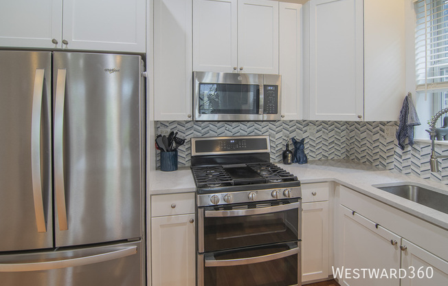1132 W 17 ST