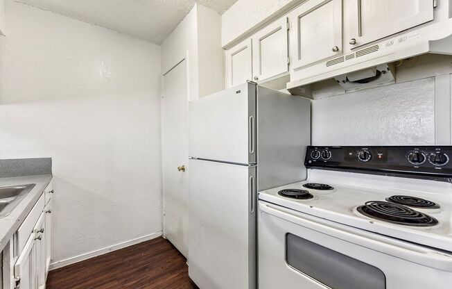 2 beds, 1 bath, 835 sqft, $1,050, Unit 211