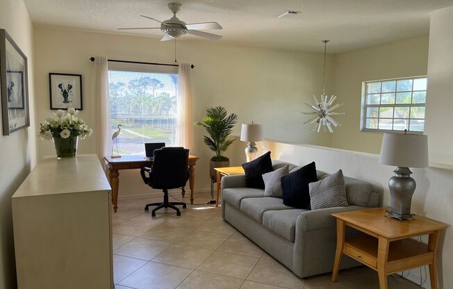 ***CROWNE POINT***NAPLES 3 BEDS / 2 BATHS***LAKE VIEW***FURNISHED***