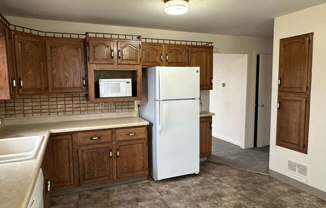 2 beds, 1 bath, $1,050