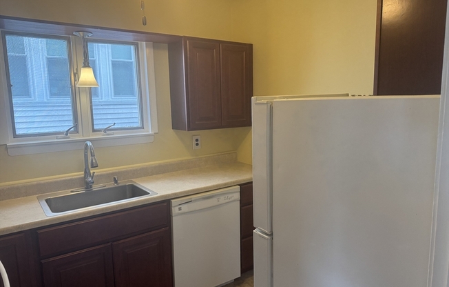 2 beds, 1 bath, 840 sqft, $1,600, Unit 2