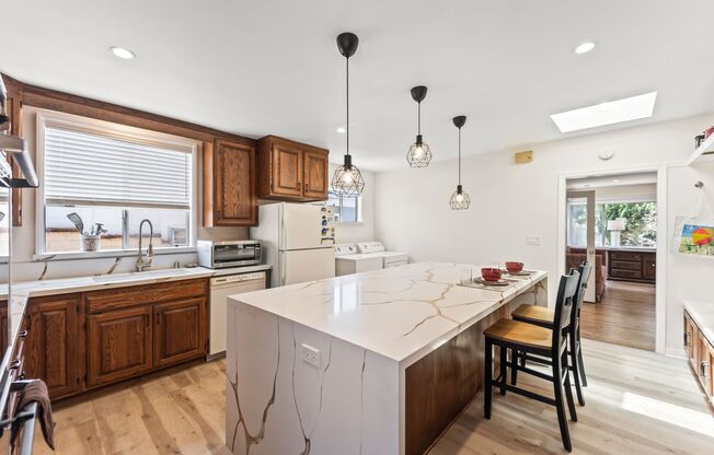 Gorgeous 2 bed + Office Bedroom House For Rent – 8016 Denrock Ave, Los Angeles, CA 90045