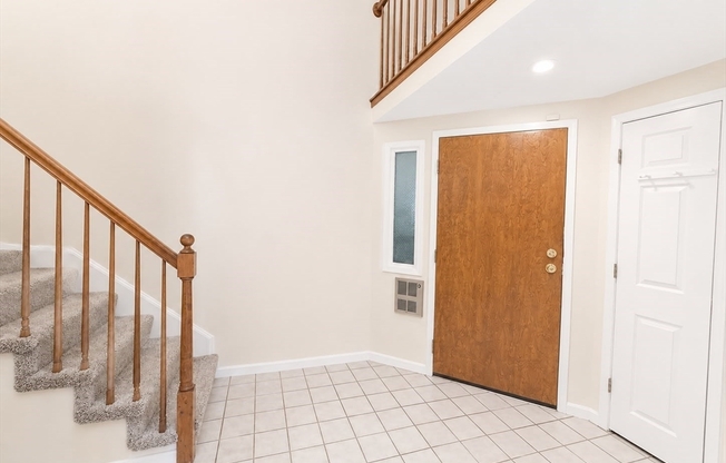2 beds, 1.5 baths, 1,454 sqft, $2,300, Unit 204