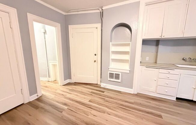 Studio, 1 bath, 305 sqft, $935, Unit 214