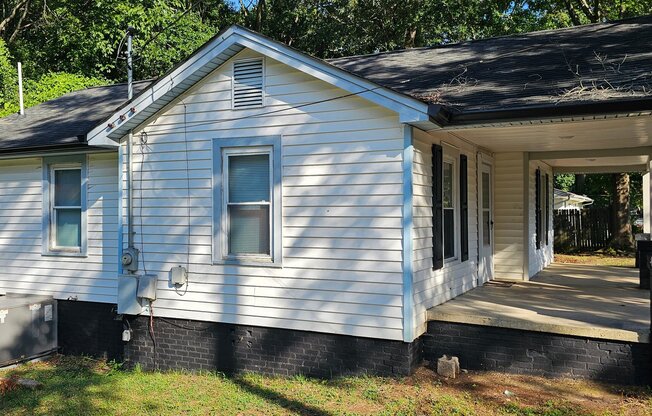 1040 E DR