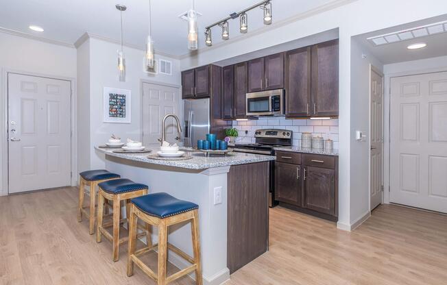 1 bed, 1 bath, 811 sqft, $1,500