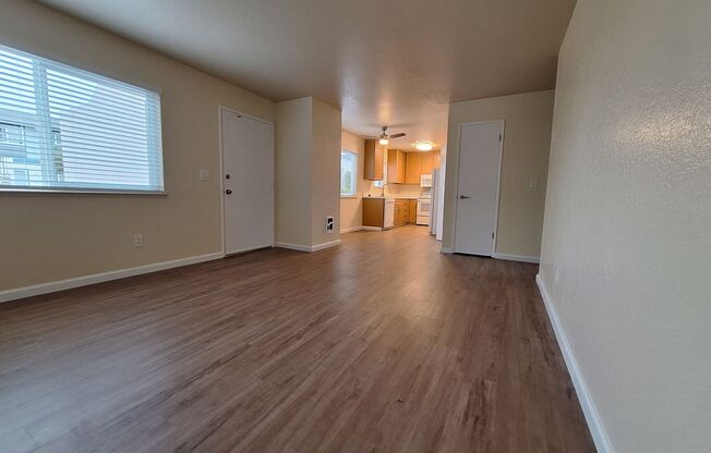 2 beds, 1 bath, $2,595, Unit 2