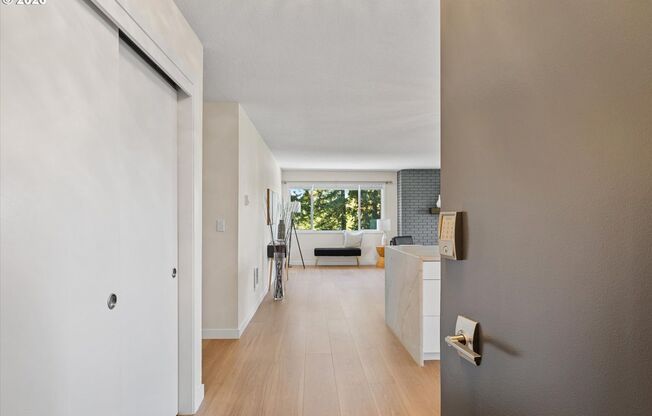 Luxury Lake Oswego 3-Bedroom Riverfront Condo with Panoramic River Views, Pools & Fitness Center