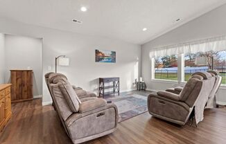 3 beds, 2 baths, $2,100, Unit 419 S Barker Rd