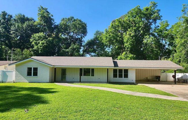 Gorgeous 3-Bedroom 2- Bath Home in Lafayette, LA