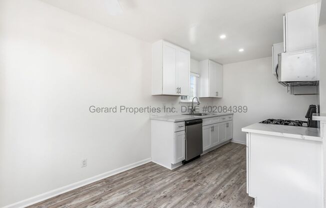 2 beds, 1 bath, $3,250, Unit #B