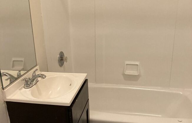 2 beds, 1 bath, 764 sqft, $1,499, Unit 107-4B