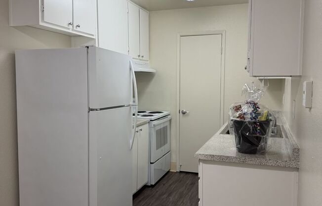 2 beds, 1 bath, 1,015 sqft, $1,820, Unit 082