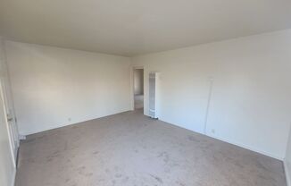 2 beds, 1 bath, $2,000, Unit 398