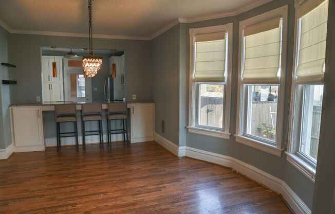 Beautiful 4 Bedroom on 2nd w/ Parking!