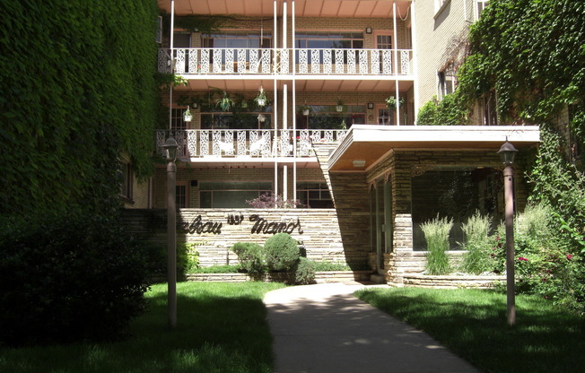 2 beds, 1 bath, 908 sqft, $1,595, Unit 208