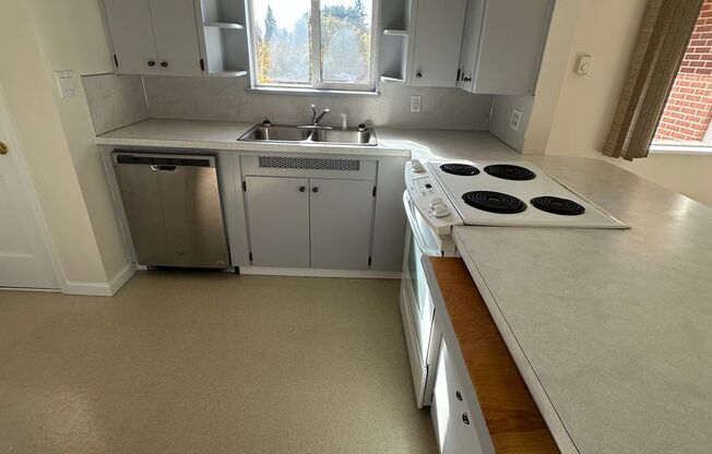 2 beds, 1 bath, 1,176 sqft, $1,750, Unit Heenan 1110