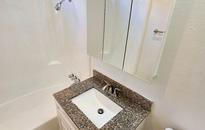 2 beds, 2 baths, 1,000 sqft, $3,195, Unit 205