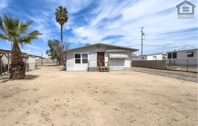 2Bed/1Bath Home in Litchfield Park--Close to Luke Air Force Base--NO HOA! RV PARKING!