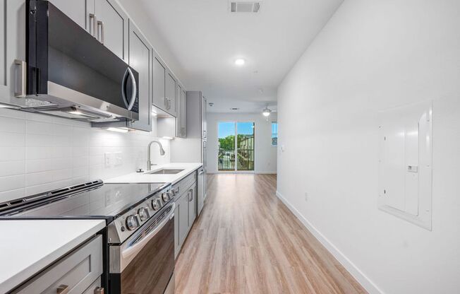 Studio, 1 bath, 534 sqft, $1,300