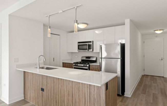 313 W KINZIE ST
