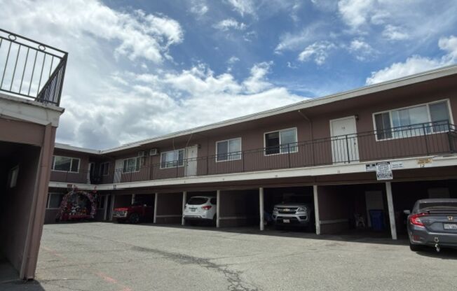 Commuter dream 2 bedroom, 1 bath unit in Monument Corridor